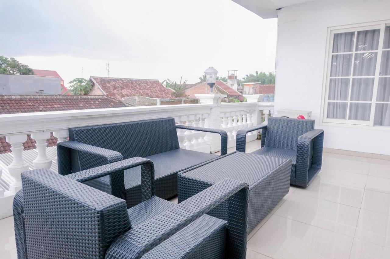 Oyo 696 Hasanah Guest House Syariah De Saphire Malang Zewnętrze zdjęcie