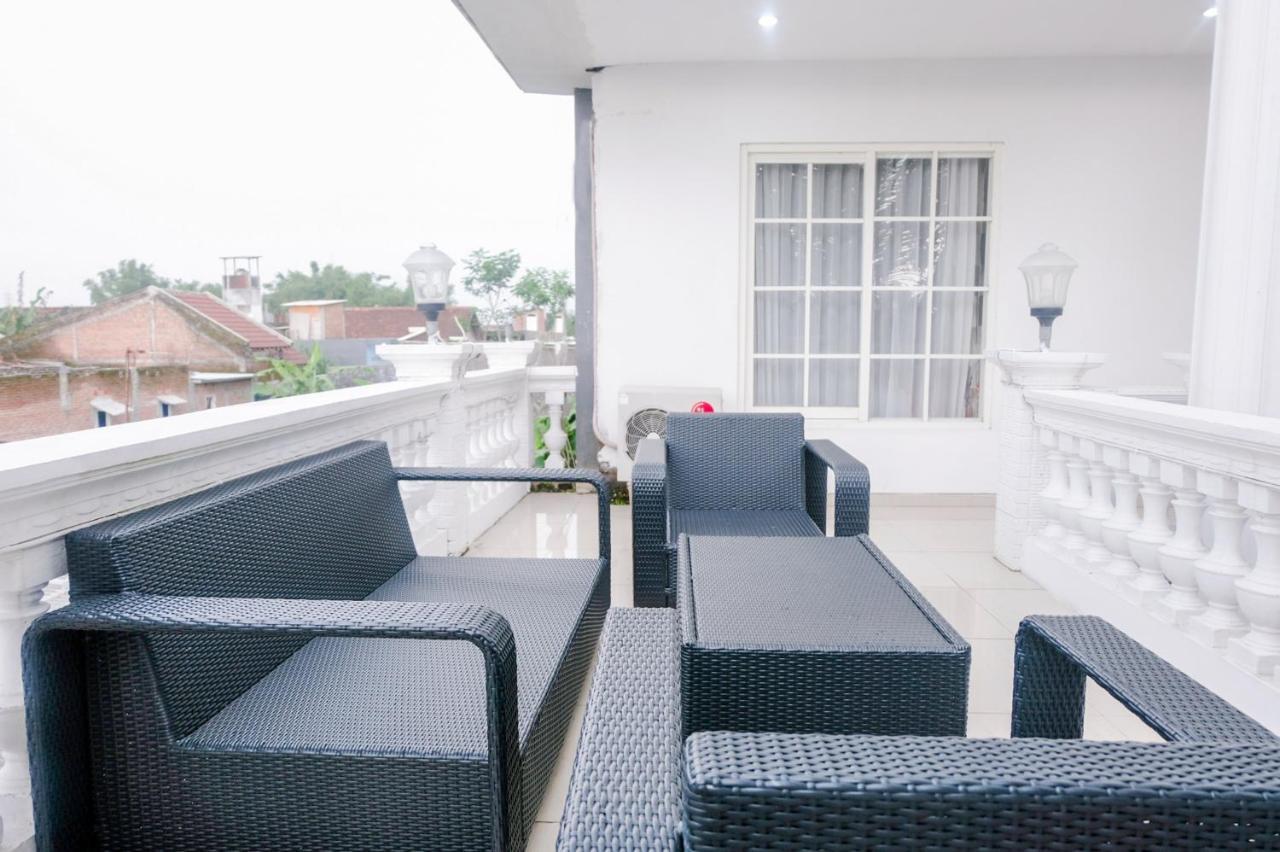 Oyo 696 Hasanah Guest House Syariah De Saphire Malang Zewnętrze zdjęcie
