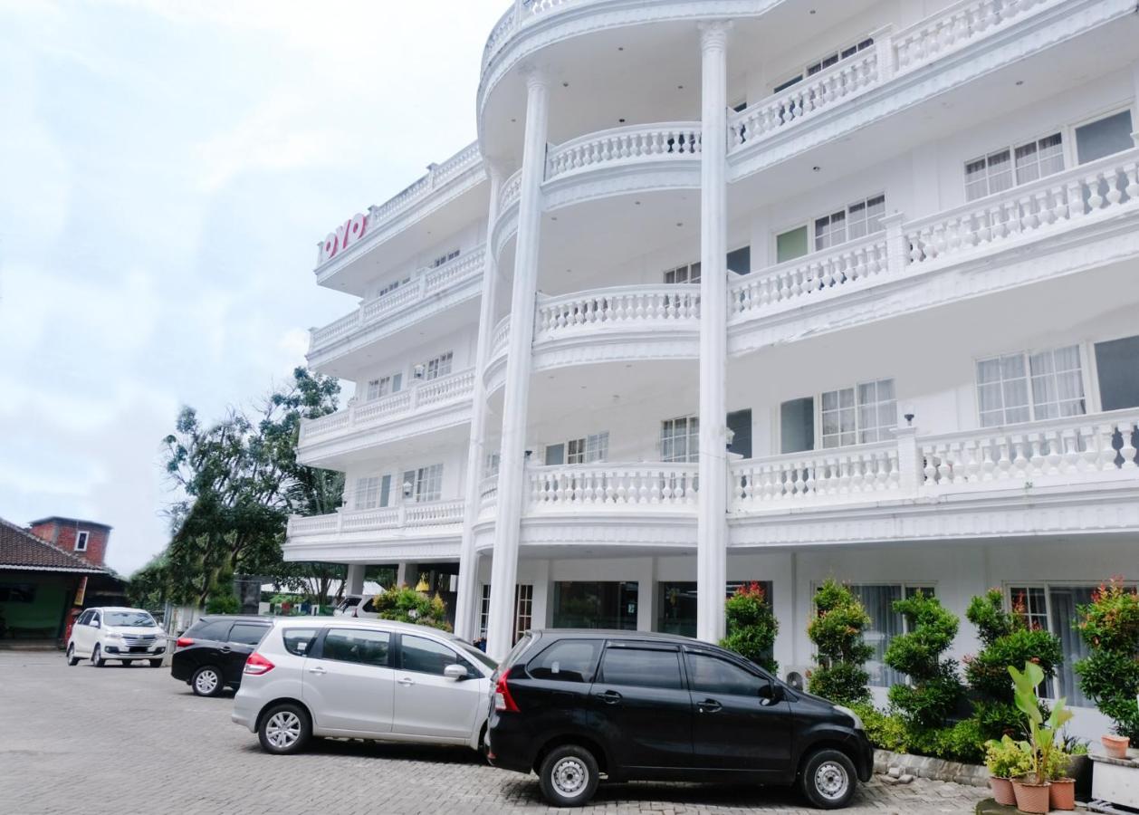 Oyo 696 Hasanah Guest House Syariah De Saphire Malang Zewnętrze zdjęcie