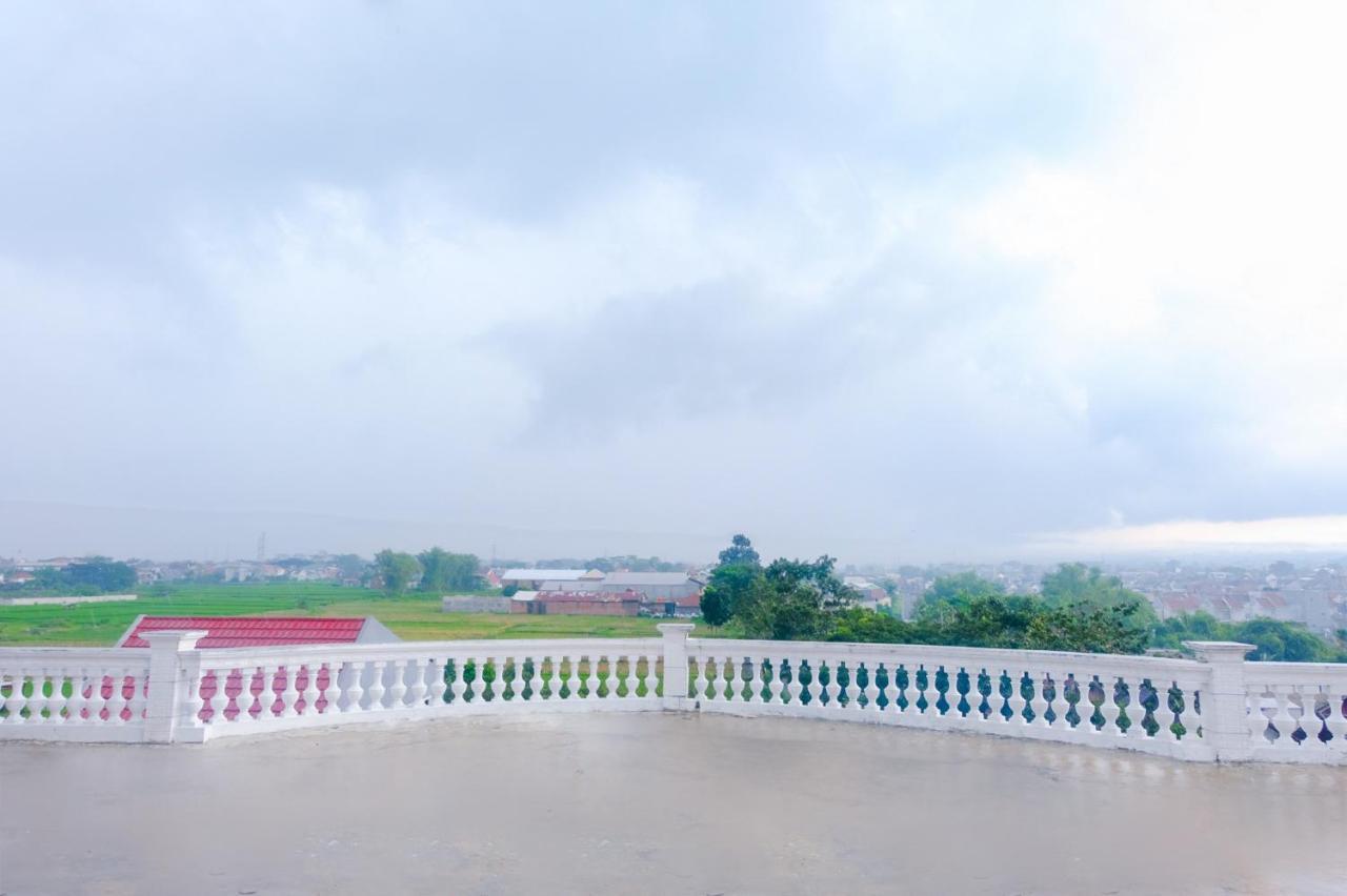 Oyo 696 Hasanah Guest House Syariah De Saphire Malang Zewnętrze zdjęcie