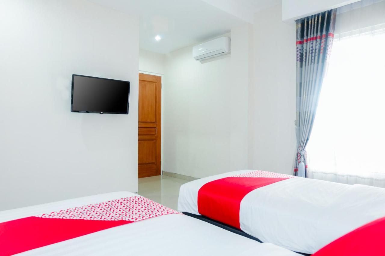 Oyo 696 Hasanah Guest House Syariah De Saphire Malang Zewnętrze zdjęcie