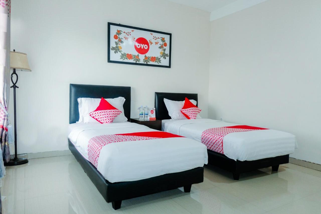 Oyo 696 Hasanah Guest House Syariah De Saphire Malang Zewnętrze zdjęcie