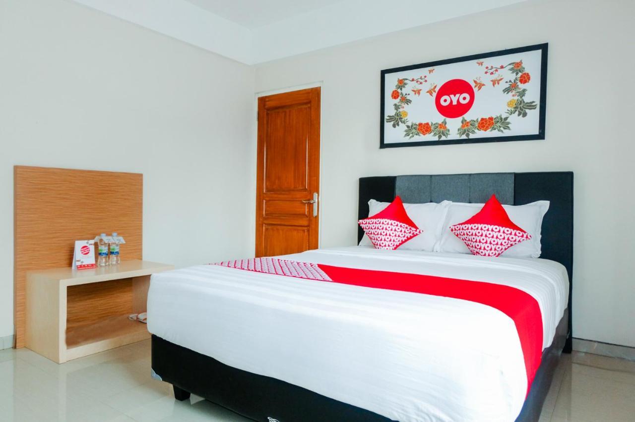 Oyo 696 Hasanah Guest House Syariah De Saphire Malang Zewnętrze zdjęcie