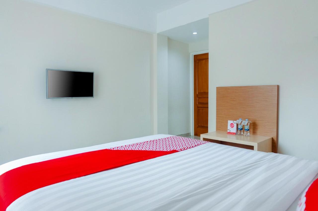 Oyo 696 Hasanah Guest House Syariah De Saphire Malang Zewnętrze zdjęcie