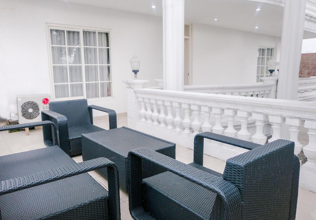 Oyo 696 Hasanah Guest House Syariah De Saphire Malang Zewnętrze zdjęcie