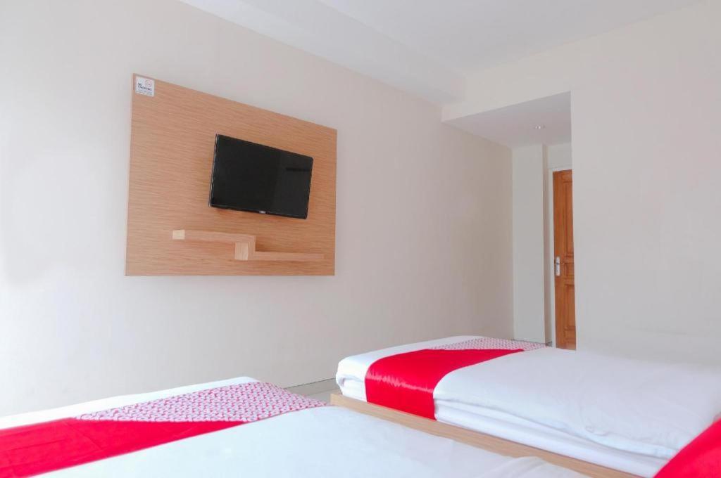 Oyo 696 Hasanah Guest House Syariah De Saphire Malang Zewnętrze zdjęcie