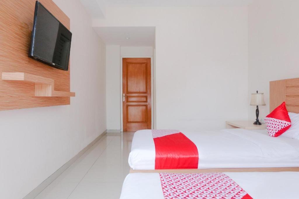 Oyo 696 Hasanah Guest House Syariah De Saphire Malang Zewnętrze zdjęcie
